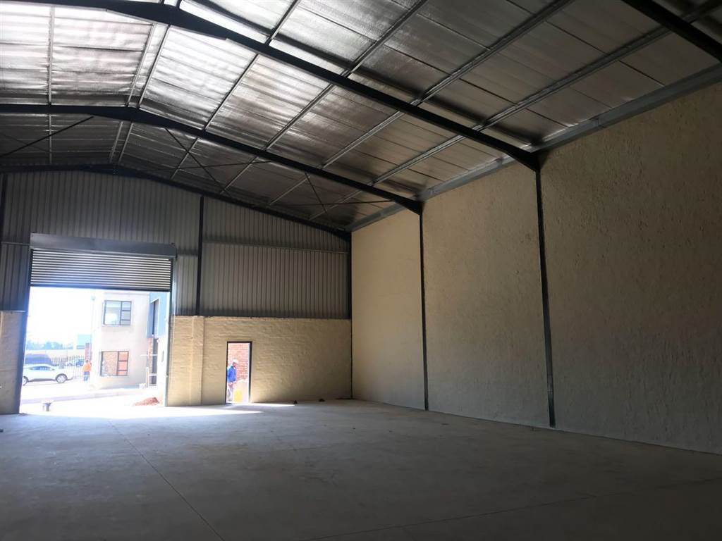 632  m² Industrial space in Clayville photo number 2