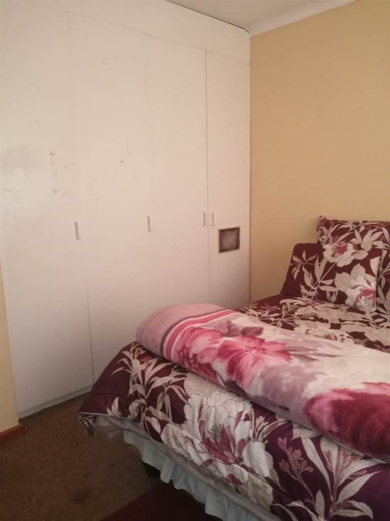2 Bed Flat in Lydenburg photo number 11