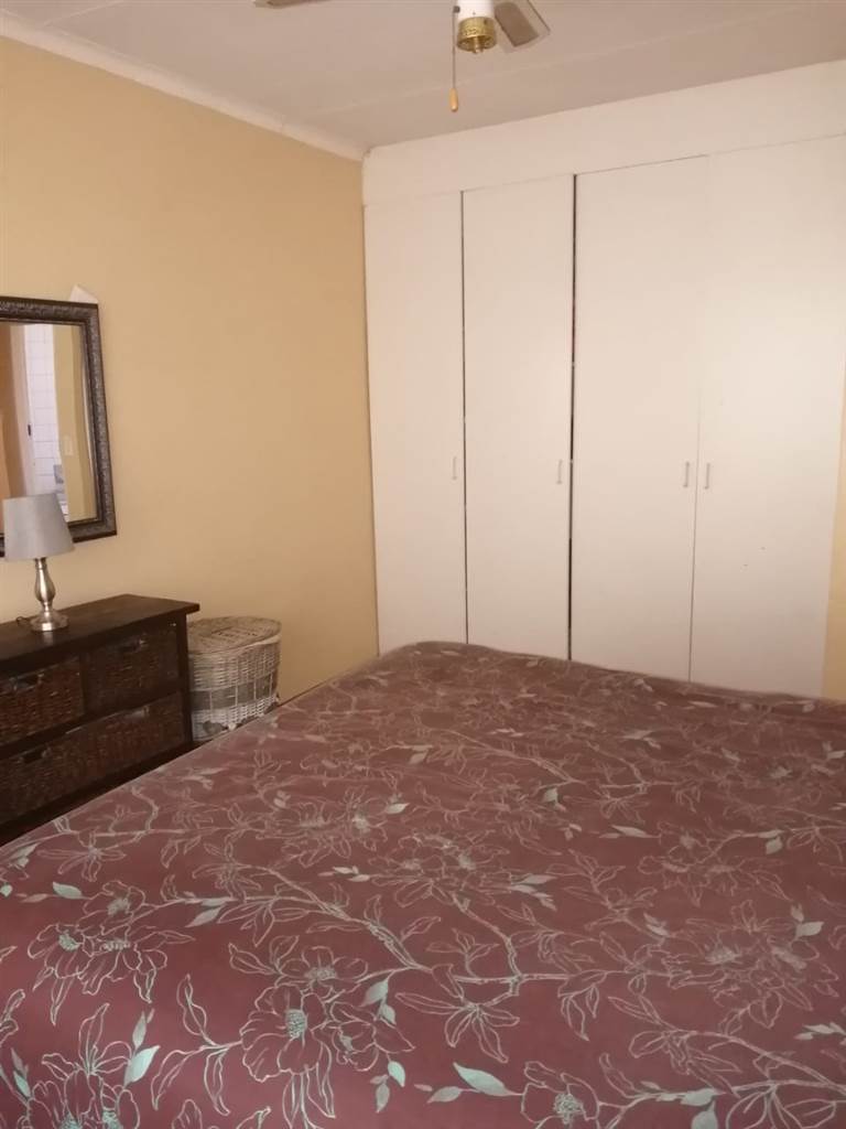 2 Bed Flat in Lydenburg photo number 10