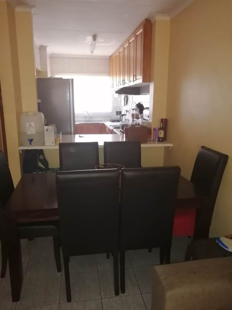 2 Bed Flat in Lydenburg photo number 5