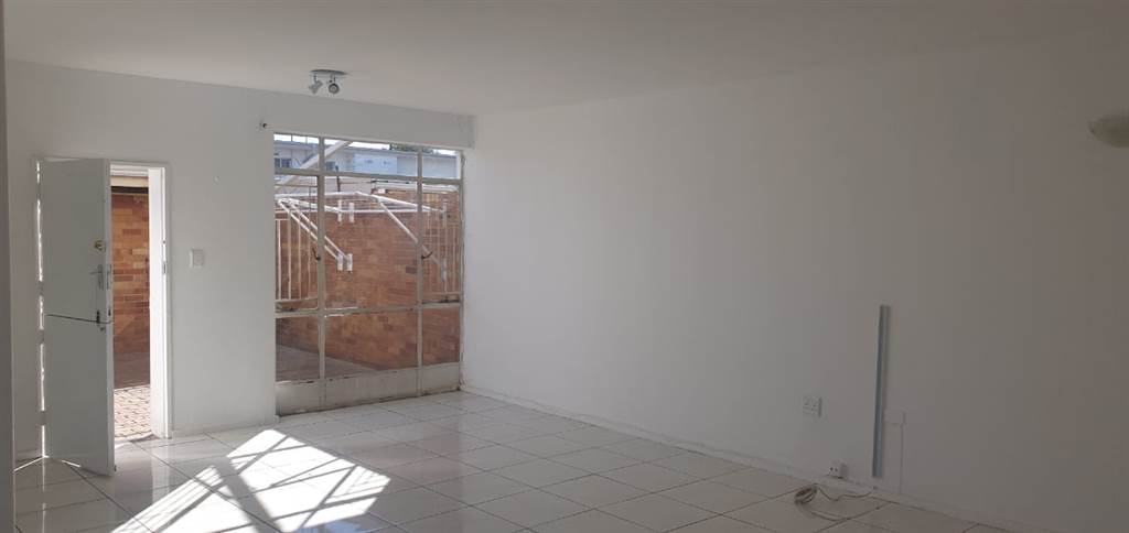 2 Bed Townhouse in Benoni CBD photo number 3
