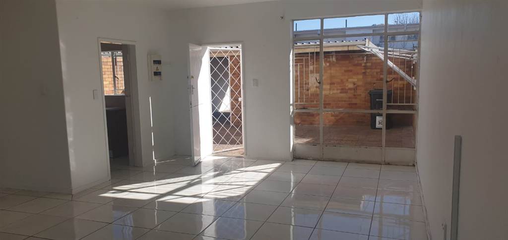 2 Bed Townhouse in Benoni CBD photo number 4