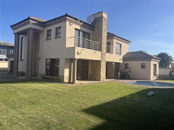 5 Bedroom House 5 Bedroom House
