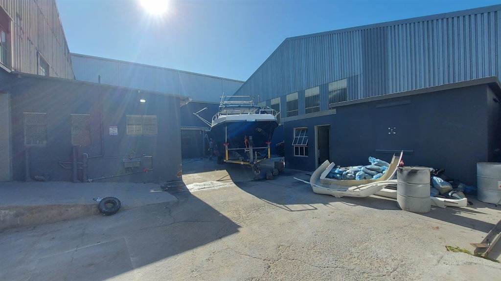 1165  m² Industrial space in North End photo number 23