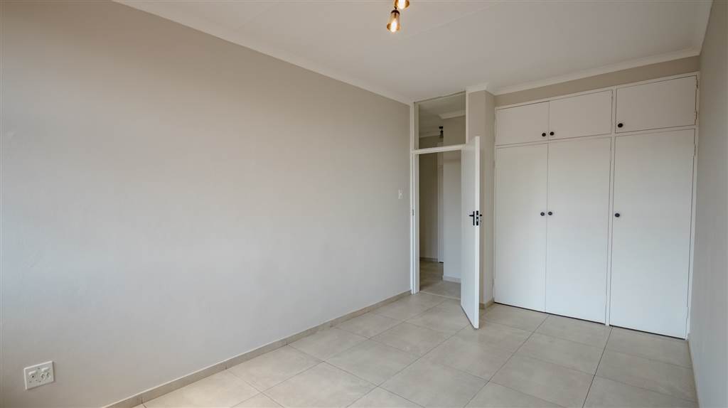 3 Bed Apartment in Meyerspark photo number 17