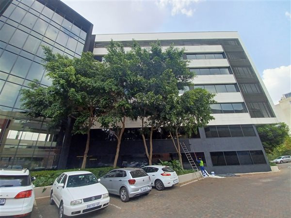 1065  m² Commercial space