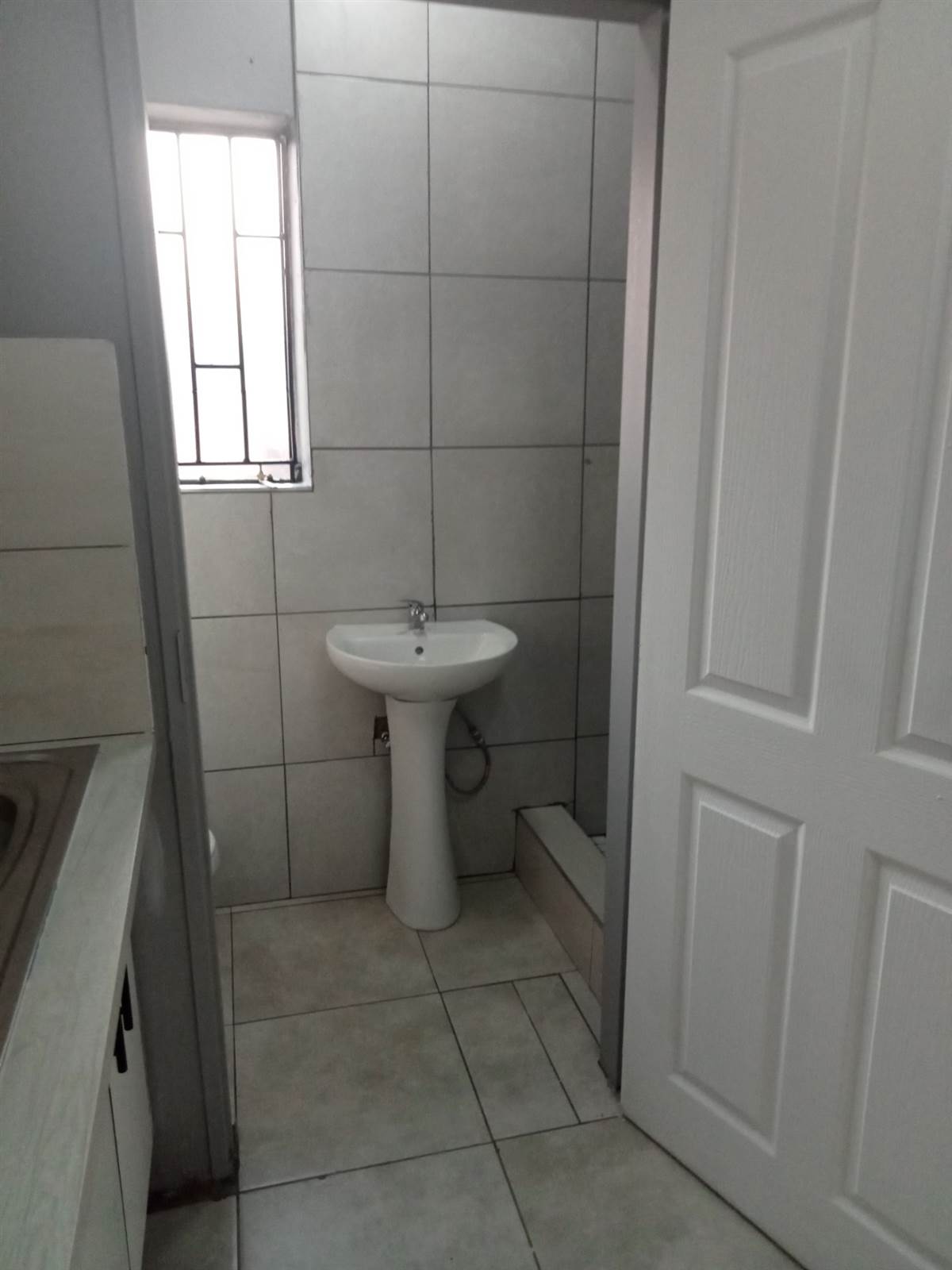1 Bed Apartment in Roodekop photo number 16