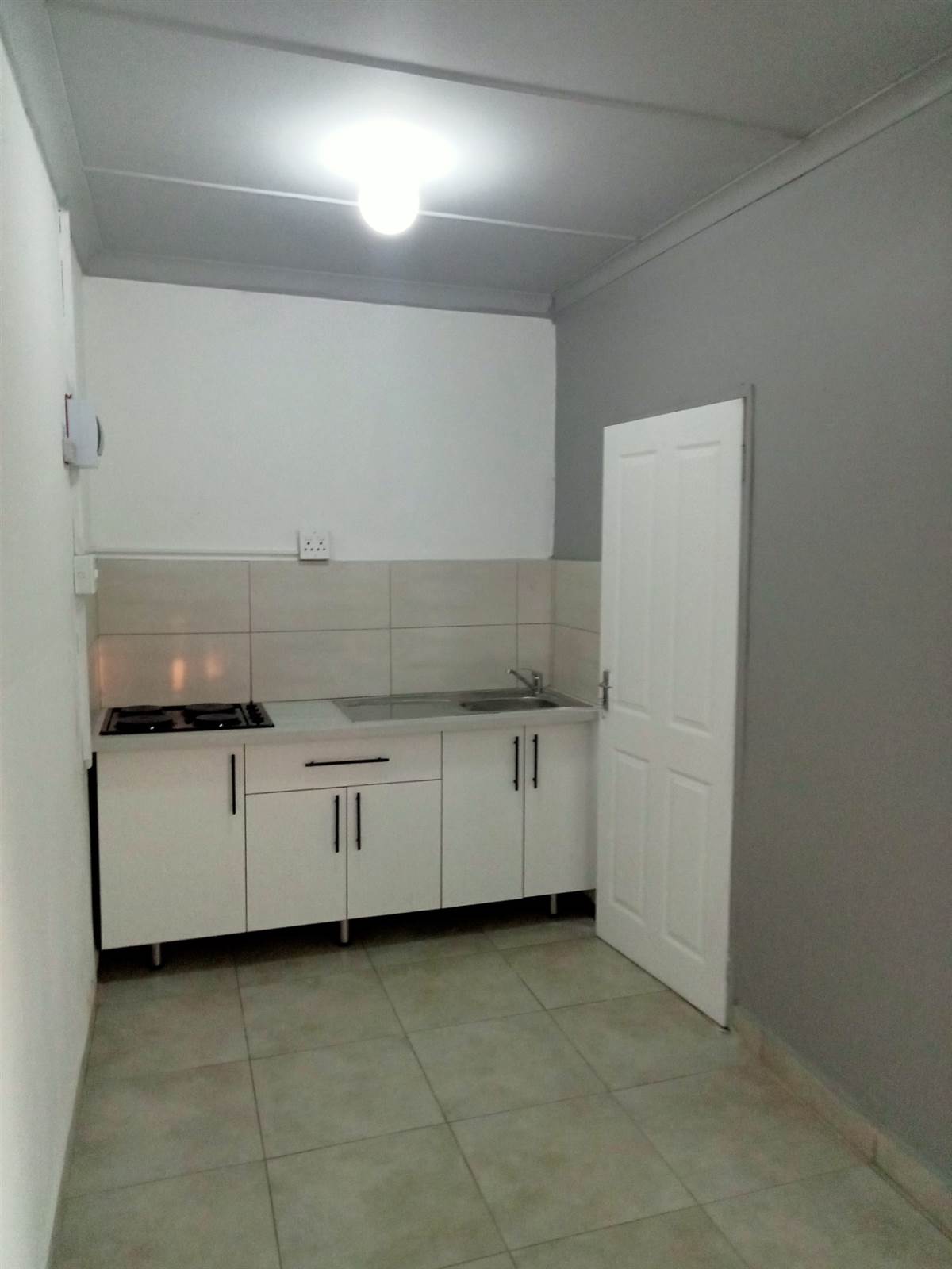 1 Bed Apartment in Roodekop photo number 13