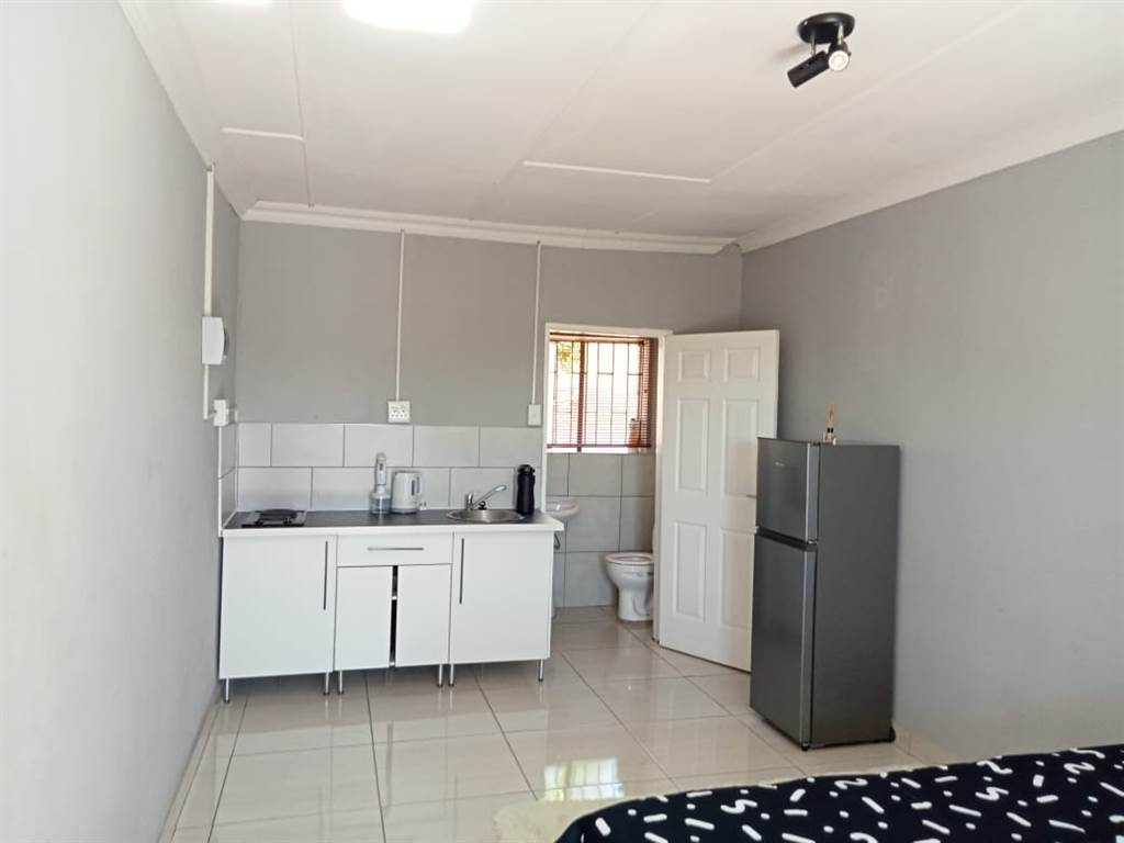 1 Bed Apartment in Roodekop photo number 19