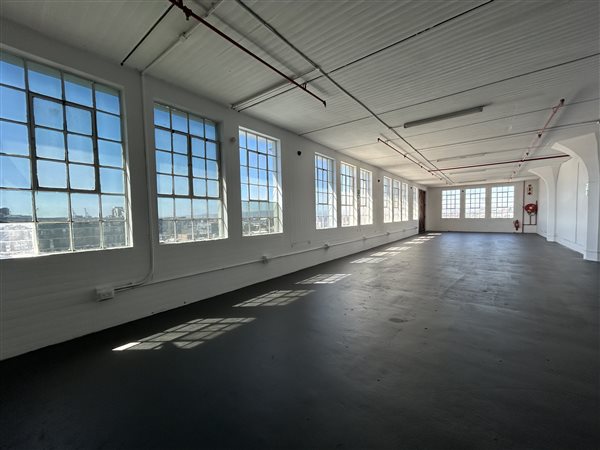 345  m² Industrial space