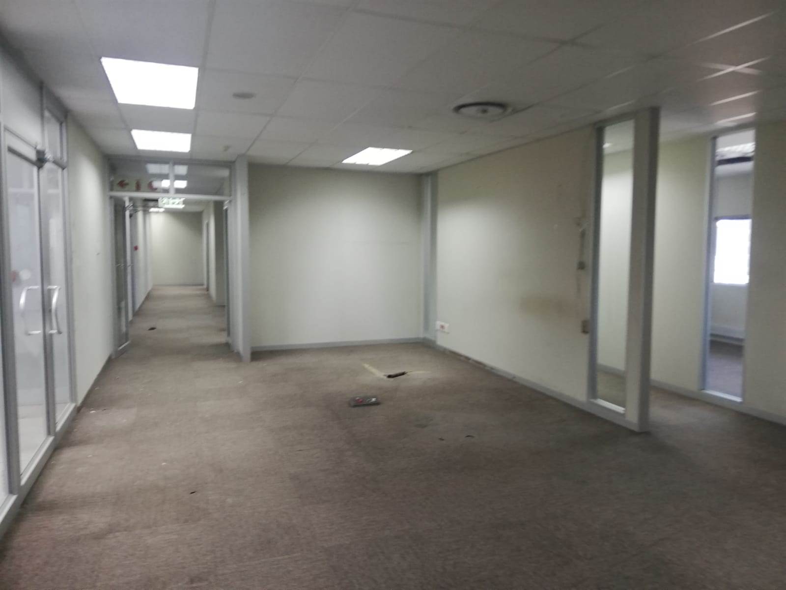 956  m² Office Space in Cape Town City Centre photo number 4