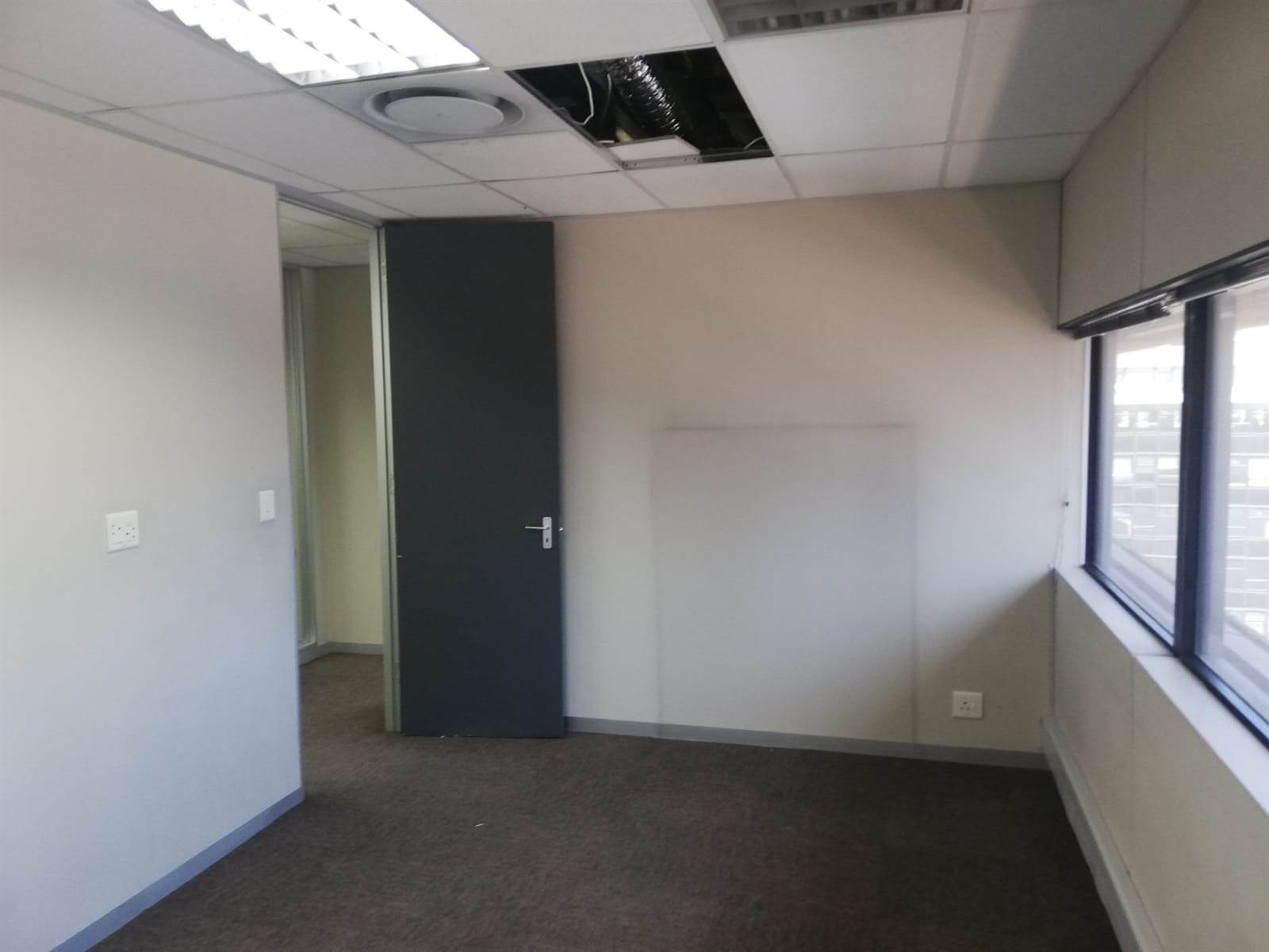 956  m² Office Space in Cape Town City Centre photo number 8
