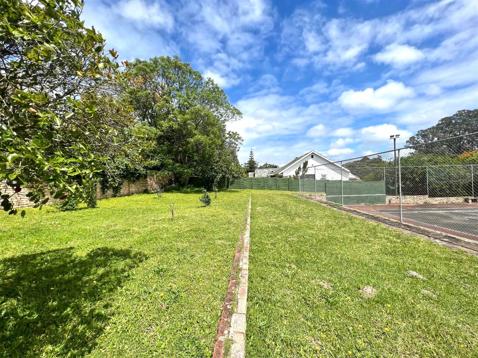 2209 m² Land available in Weybridge Park photo number 15