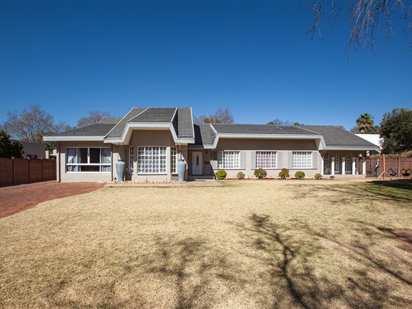 5 Bedroom House 5 Bedroom House