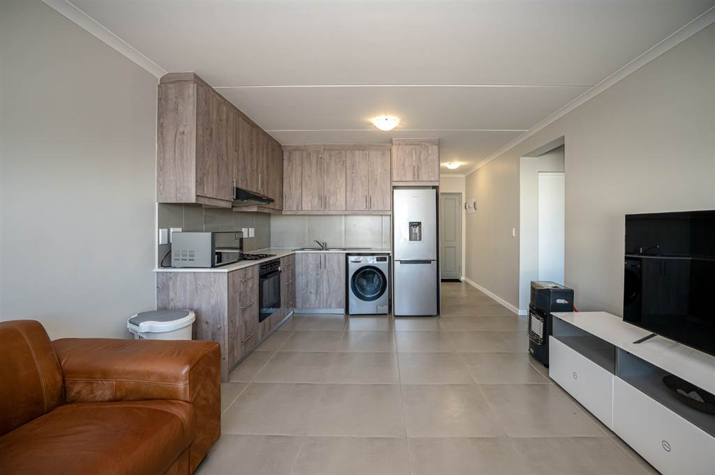 2 Bed Apartment in Brackenfell Central photo number 8