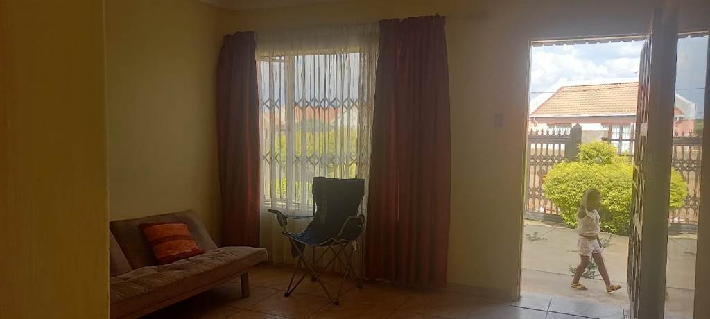 2 Bed House in Temba photo number 18