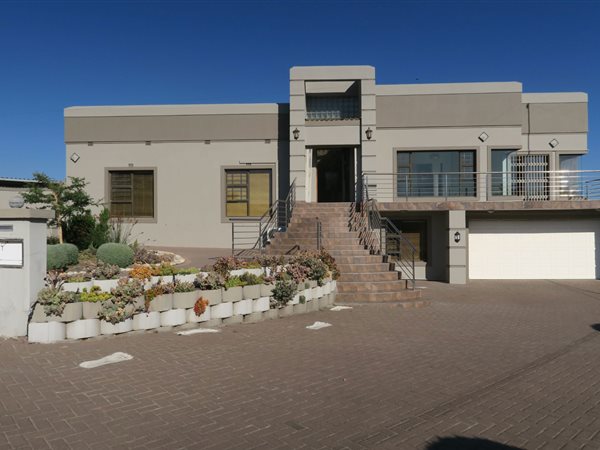 5 Bedroom House 5 Bedroom House