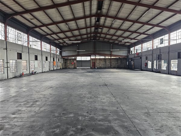 2 300  m² Industrial space