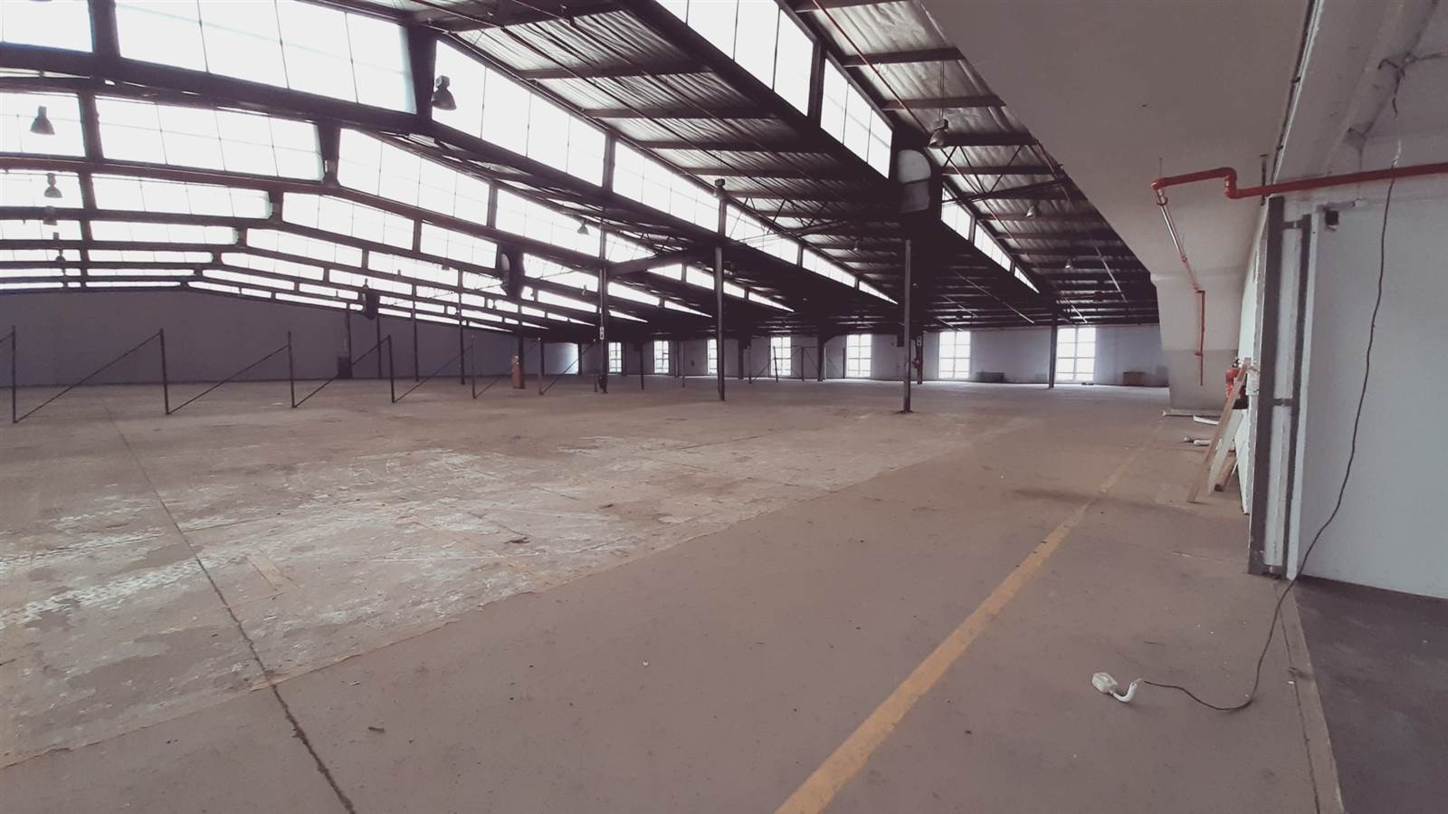 9266  m² Industrial space in New Germany photo number 3