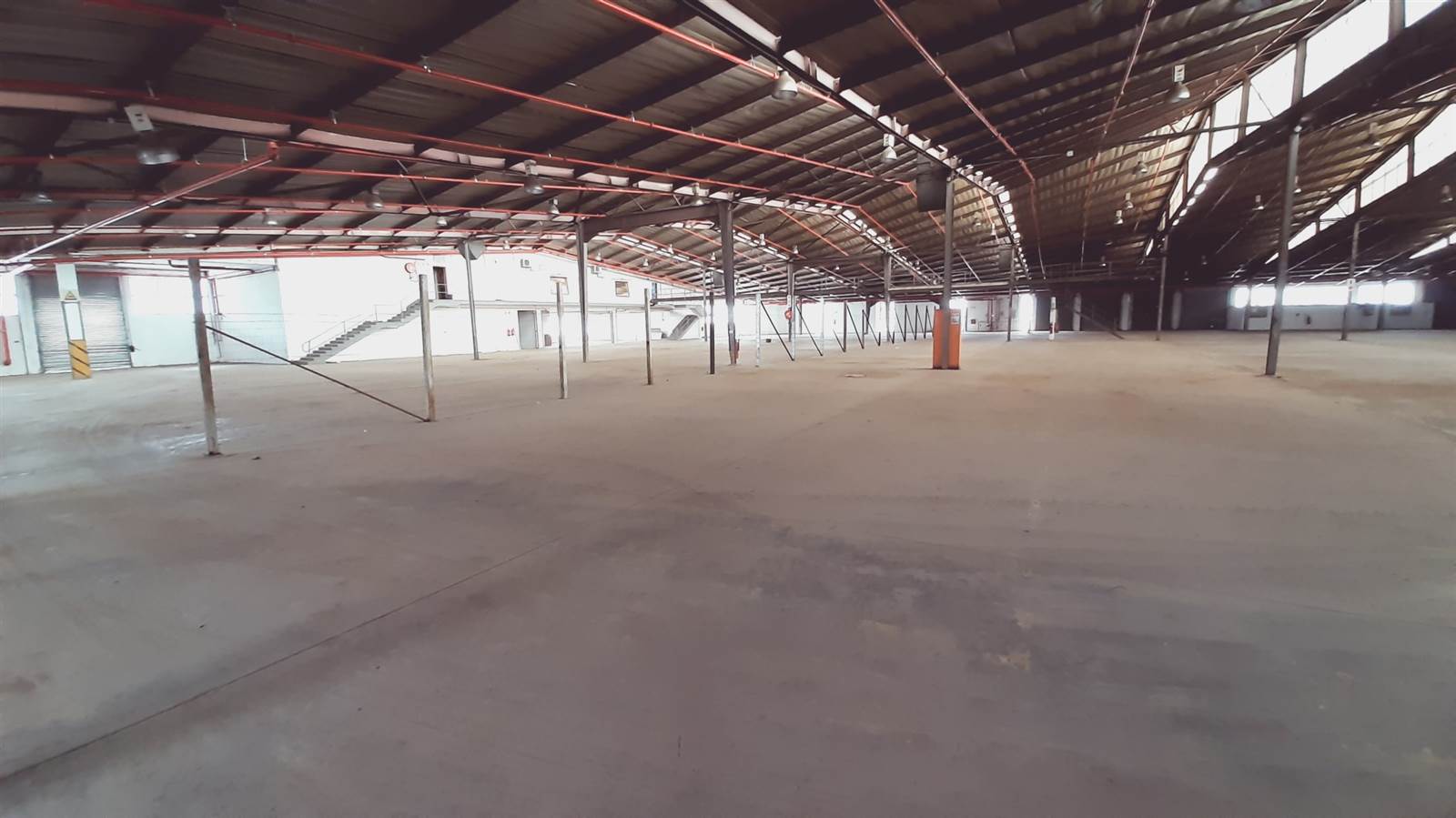 9266  m² Industrial space in New Germany photo number 17