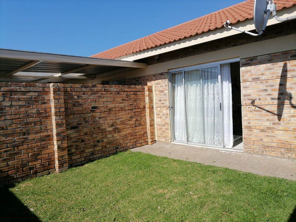 3 Bed Townhouse in Roodewal and surrounds photo number 1