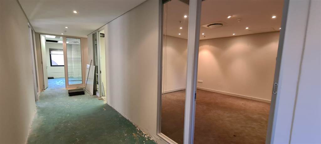 209  m² Commercial space in Sandown photo number 15
