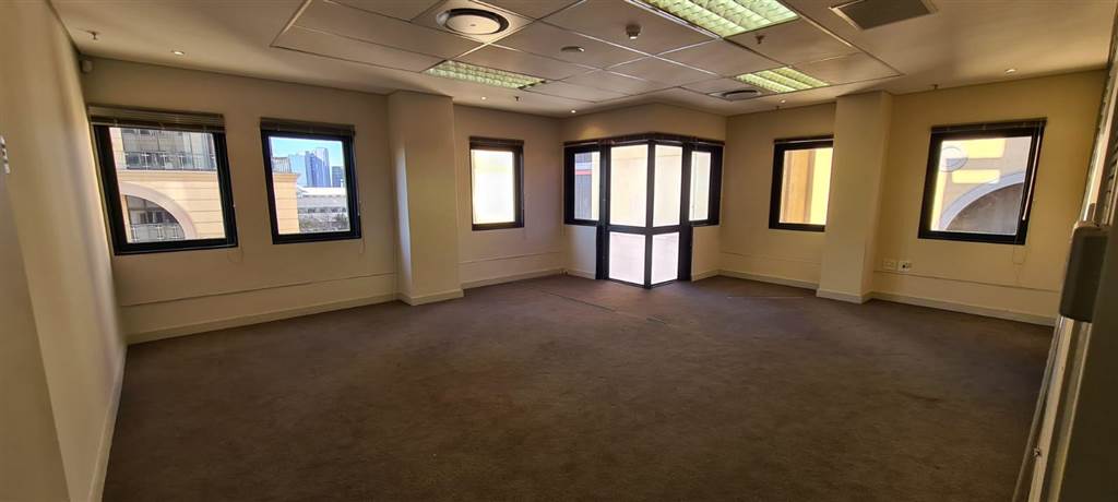 209  m² Commercial space in Sandown photo number 16