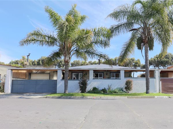 4 Bedroom House 4 Bedroom House