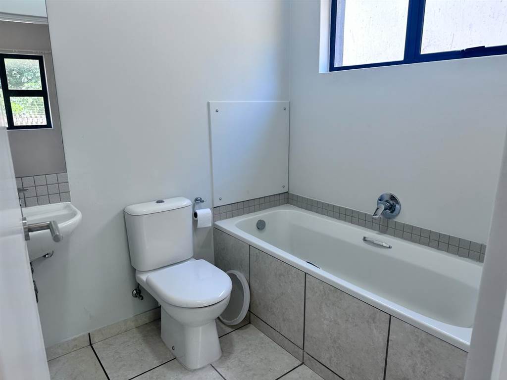 2 Bed Apartment in Ballito photo number 9