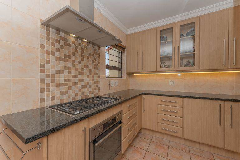 3 Bed Cluster in Dowerglen and Ext photo number 4