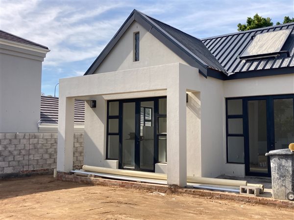 4 Bed House in Silvertree Estate