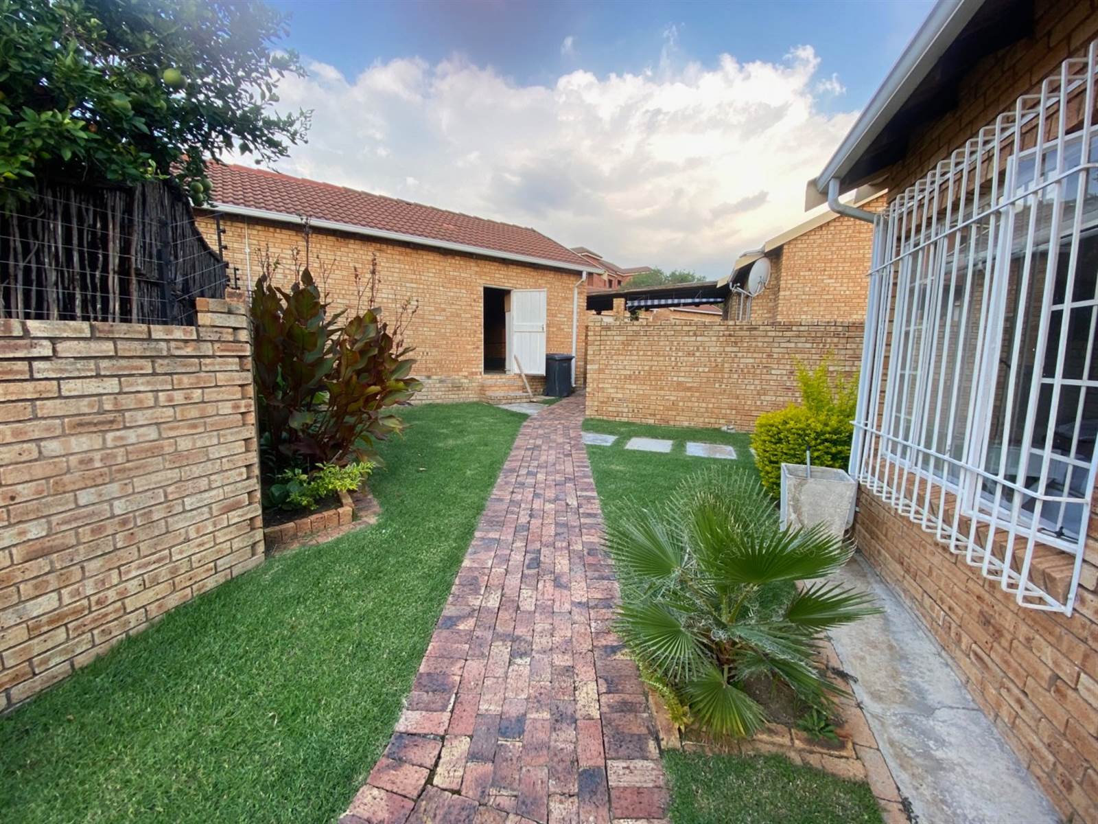3 Bed House in Roodepoort Central photo number 7