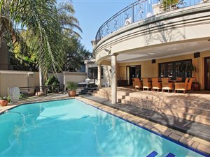 5 Bed House in Benmore Gardens