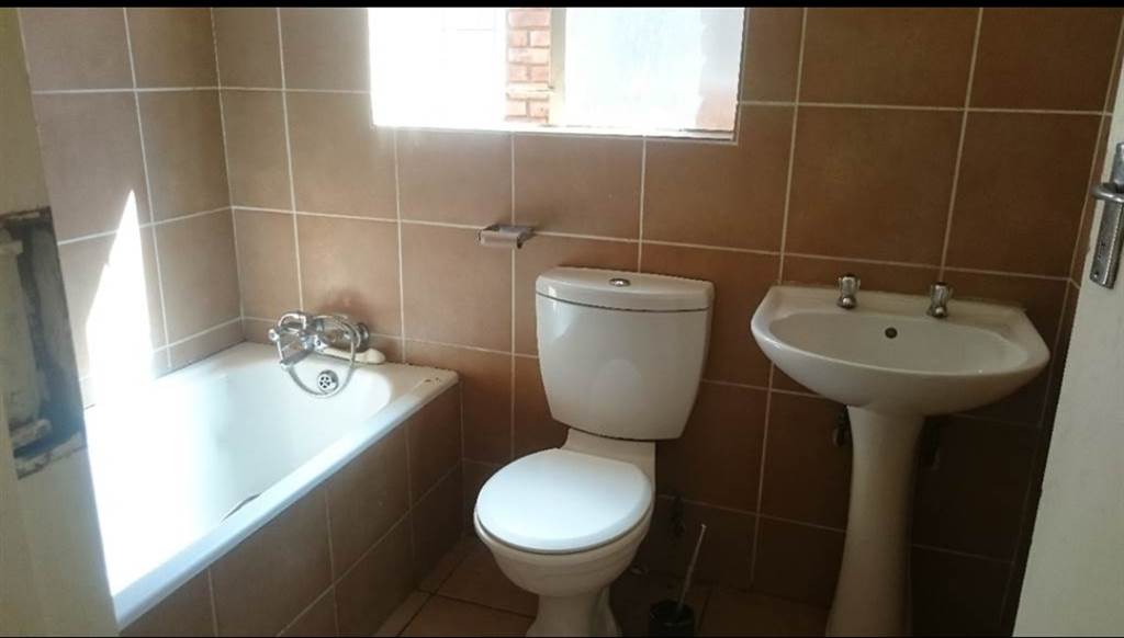 2 Bed Flat in Clarina photo number 7