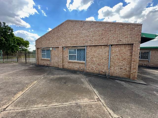 1000  m² Commercial space in Witbank Central photo number 6