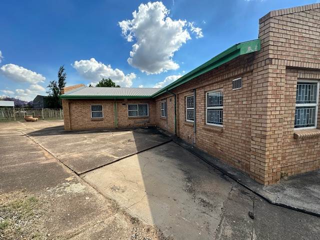 1000  m² Commercial space in Witbank Central photo number 4