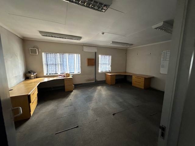 1000  m² Commercial space in Witbank Central photo number 18