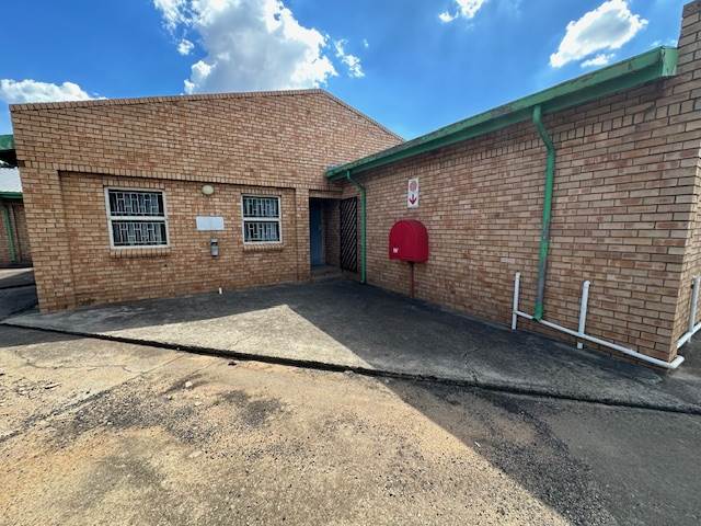 1000  m² Commercial space in Witbank Central photo number 5