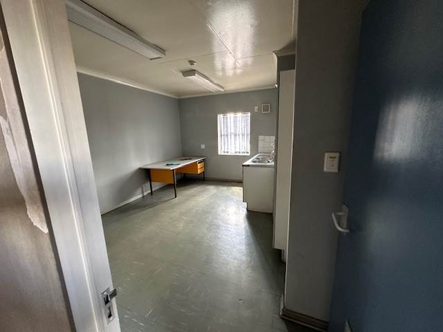 1000  m² Commercial space in Witbank Central photo number 7