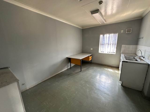 1000  m² Commercial space in Witbank Central photo number 22