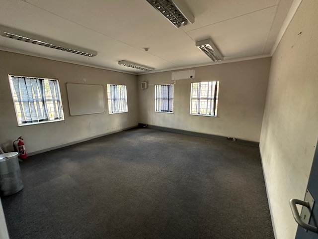 1000  m² Commercial space in Witbank Central photo number 12