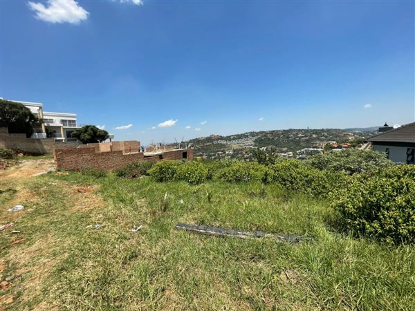 1832 m² Land available in Bassonia