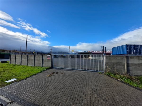 2 605 m² Industrial space 2 605 m² Industrial space