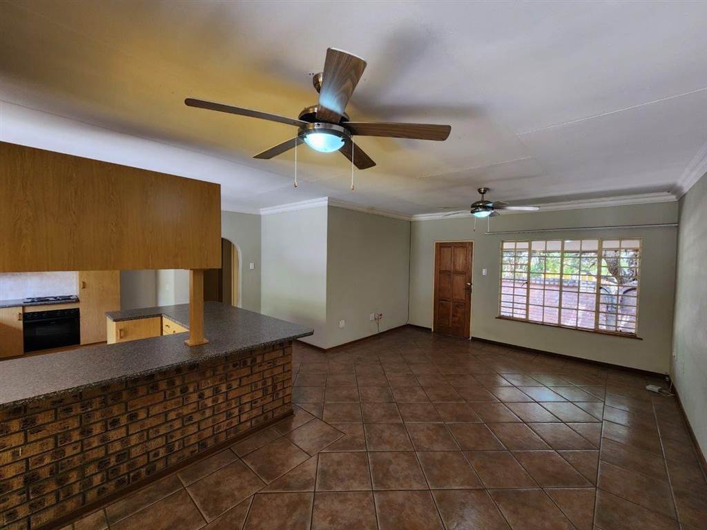 2 Bed Townhouse in Hoedspruit photo number 7