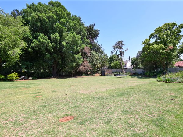 900 m² Land available in Beverley Gardens