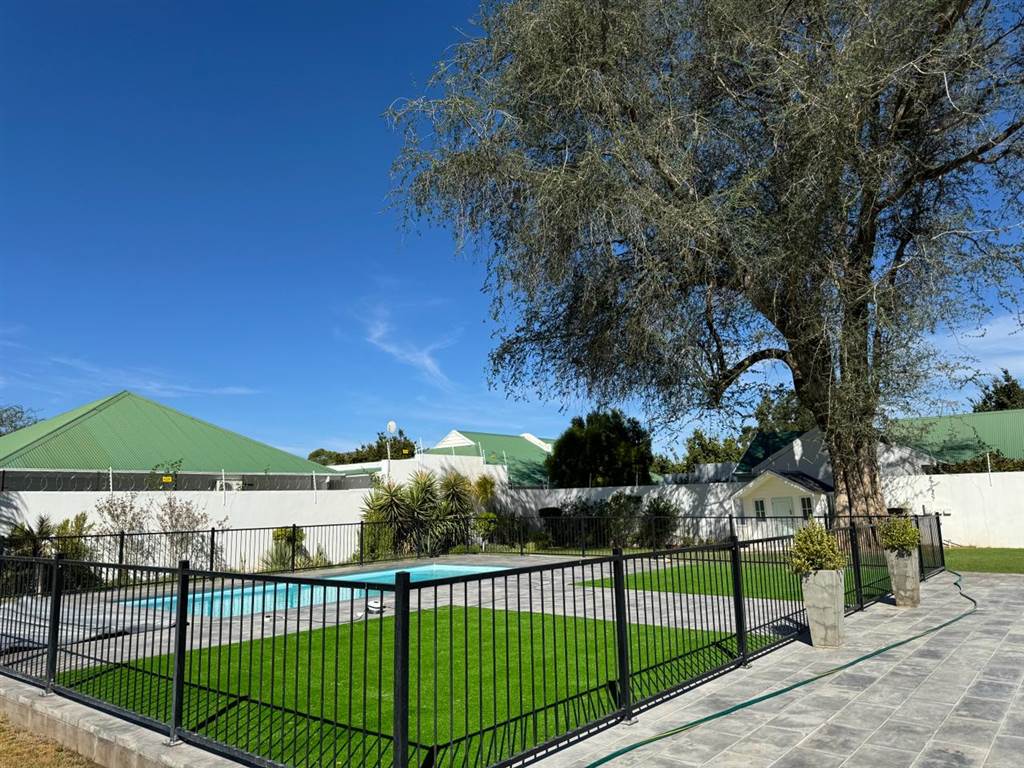 4 Bed House in Graaff Reinet photo number 27
