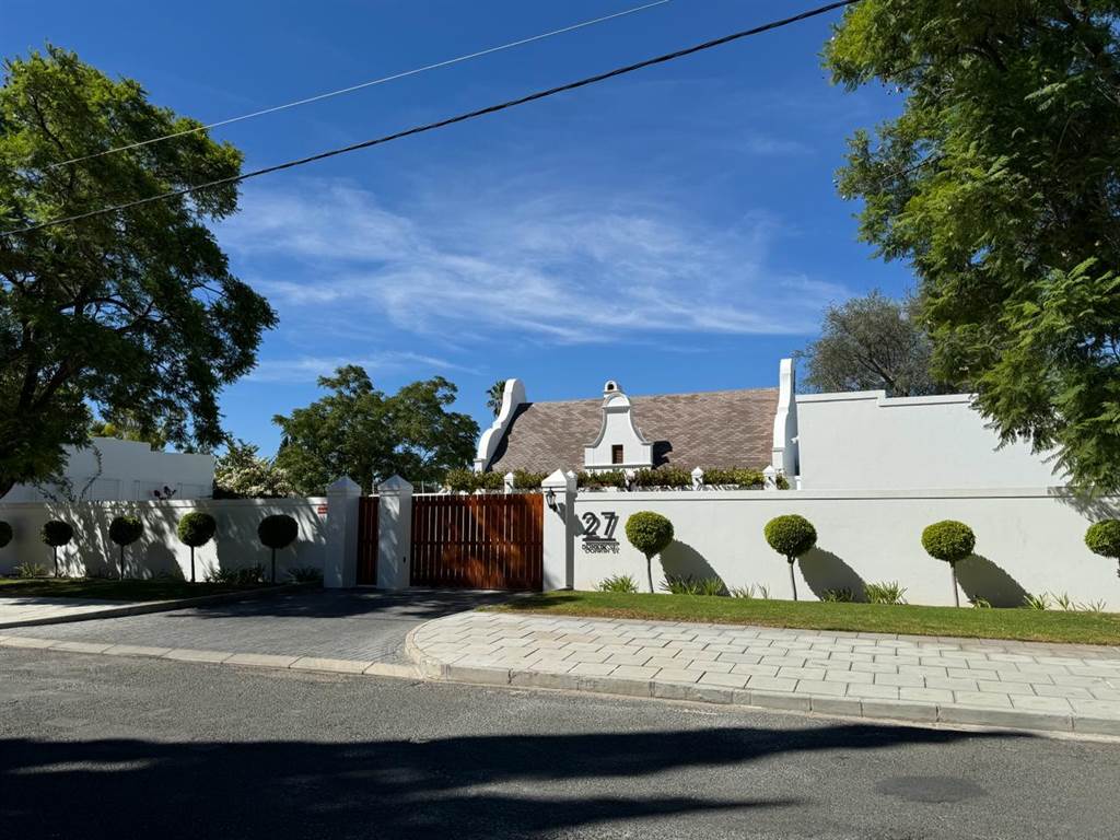 4 Bed House in Graaff Reinet photo number 26