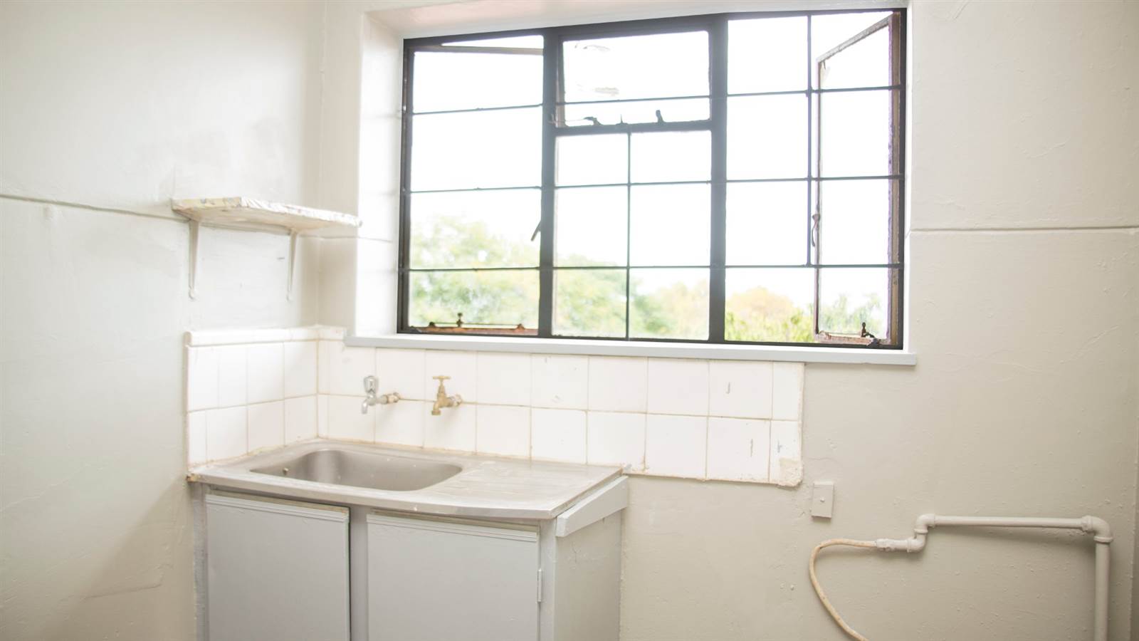 2 Bed Apartment in Jeppestown photo number 7