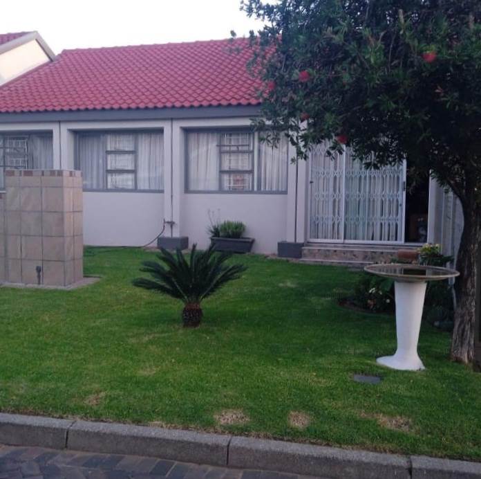3 Bed Townhouse in Sasolburg photo number 4