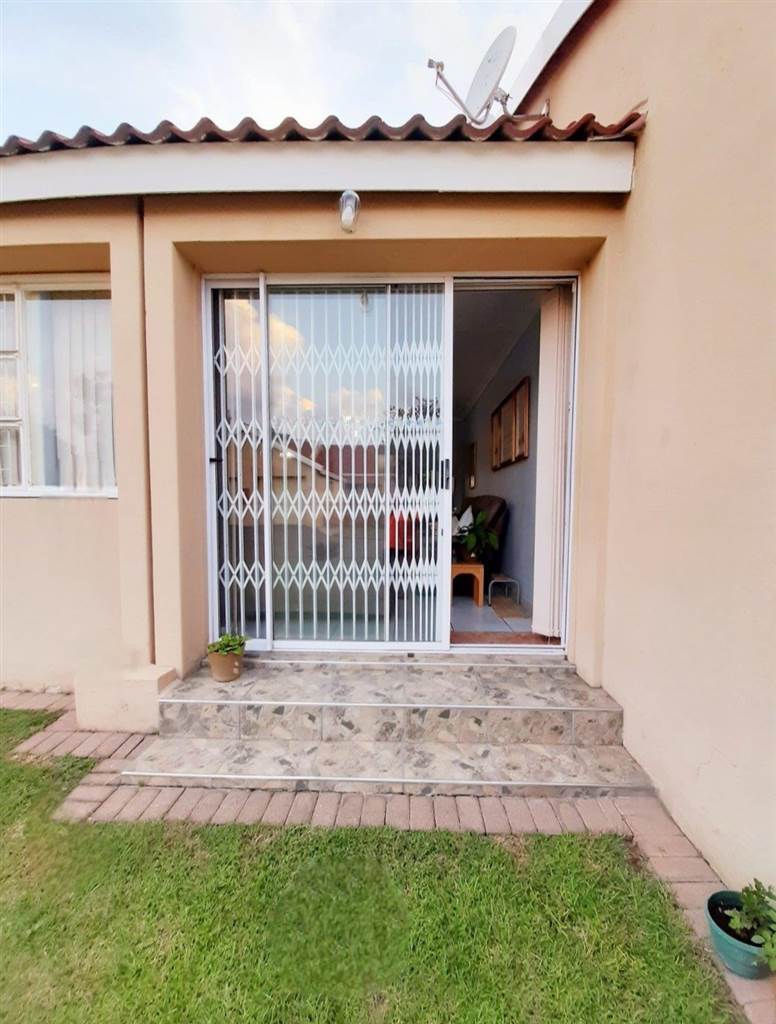 3 Bed Townhouse in Sasolburg photo number 3